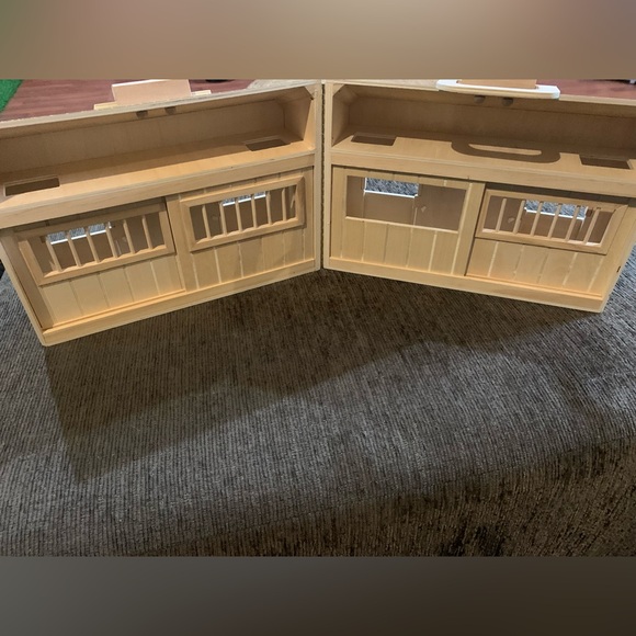 Melissa & Doug Fold and Go Wooden Horse Stable Dollhouse w Handle, Toy Horses - Picture 11 of 11